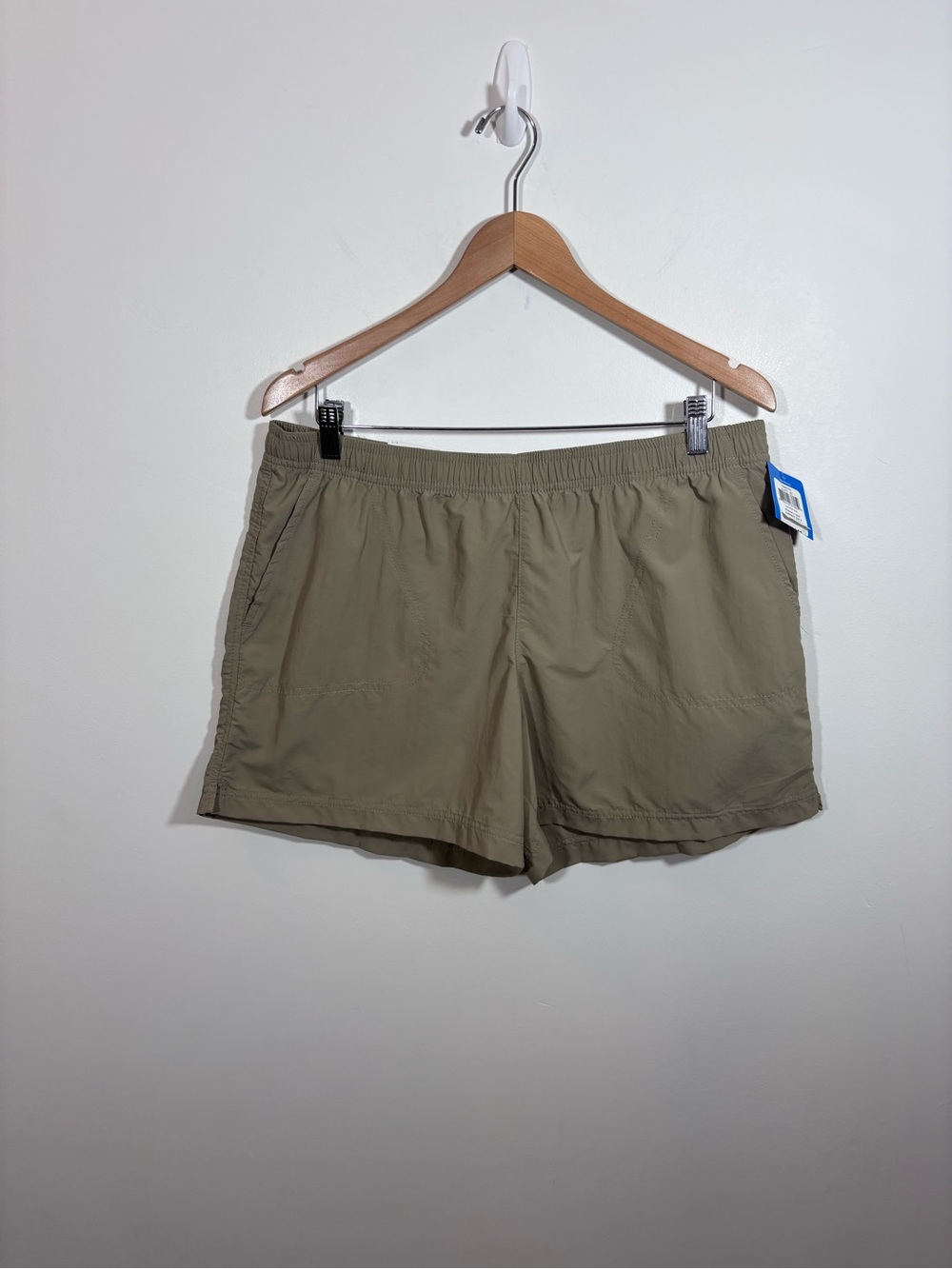 Columbia Women's Sandy River Shorts NWT Size Large 5” inseam Khaki
